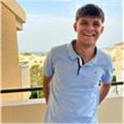 Estudiante de inglés y dispuesto a reforzar esa lengua 