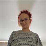 Étudiante en anglais compétente, prête à enseigner efficacement.