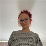 Étudiante en anglais compétente, prête à enseigner efficacement.