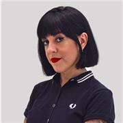 Profesora titulada en educación infantil y primaria con 5 años de experiencia en la educación reglada y 10 en la no reglada.