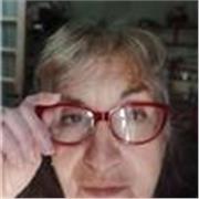 Profesora de Inglés imparte clases a niños y adolescentes