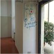 Laureata in lettere alla Sorbona di Parigi e in lingue straniere a Milano 