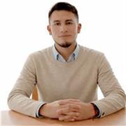 Ingeniero especializado en tecnología ofrece clases de programación para todas las edades.