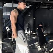 Lic. en nutrición y entrenador personal certificado, especializado en hipertrofia, ganancia muscular y salud congénita