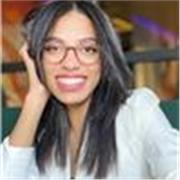 Profesora de Idiomas Soy una chica de 23 anos tengo un grado universitario en contabilidad y financiación vivo en Málaga y doy c