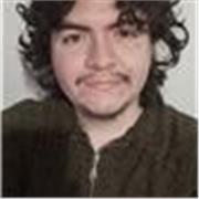 Profesor de inglés imparte clases a estudiantes de todas las edades y niveles