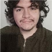 Profesor de inglés imparte clases a estudiantes de todas las edades y niveles