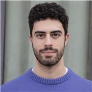 Diplomato alla Civica Scuola di teatro  Paolo Grassi  impartisce lezioni di teatro