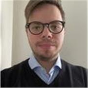 Laureato in Scienze Politiche, insegno inglese, scienze politiche, analisi delle politiche pubbliche, storia delle dottrine politiche