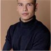 Me considero un chico muy profesional, que se preocupa mucho por hacer bien su trabajo y que pone todo el interés posible