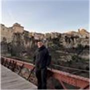 Graduado en Periodismo y Comunicación Audiovisual en UC3M con mención en Humanidades y graduado en Dirección Cinematográfica ECAM.