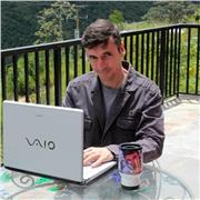 Soy periodista y escritor. Dicto talleres de redacción y literatura.