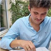 étudiant en droit, assidu et organisé dans mes cours, passionné d'histoire et avec une grande aisance dans les autres matières.