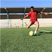 Profesor de futbol apto para todas las edades y niveles.