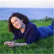 Nativa bilingüe con capacidades artísticas y didácticas. Especialidad en niños pequeños.