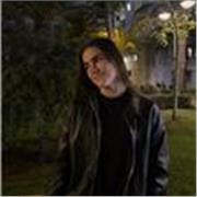 Me defino buena chica y joven y le daré clases a niños de primaria. 