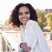 Française et brésilienne ! Ce sera un plaisir de vous partager ma culture et les rudiments de la langue !