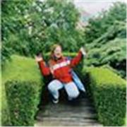 educadora social en formación y profesional con experiencia en el trabajo con niños y jóvenes en entornos educativos y de ocio.