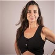 
Mi nombre es Paula Esteve, Profesora titulada en Artes Escénicas con más de 20 años de experiencia con niños, adolescentes y adul