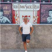 Profesor de apoyo escolar especializado en clases para niños en forma online