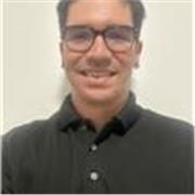 Profesor de inglés online, bilingüe español-inglés, con experiencia en clases personalizadas para niños, jóvenes y adultos. 