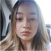 Profesor de ingles que da clases a niños de todas las edades