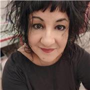 Editor, writing coach e scrittrice con esperienza ventennale sul groppone