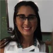 Profesora de inglés imparte clases para todas las edades