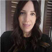 I am a live illustrator. I've turned drawing at the back of the room into a career. I'm here to help you learn more about drawin