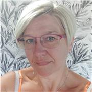 Je suis AESH, je suis patiente, douce et je cherche le meilleur moyen pour que l'enfant prenne confiance en lui et soit autonome