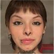 Mujer nativa de Argentina con excelentes dotes conversacionales y de escritura. Disponible para dar clases online para toda edad.