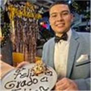 Profesor de apoyo escolar especializado en clases para niños de forma presencial