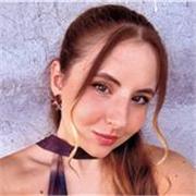 Laureata magistrale in lingua inglese, con certificazione B2, offre lezioni d’inglese