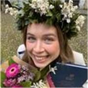 Insegnate di diritto, laureata a pieni voti e che ha consolidato quanto ha studiato con l'esperienza.