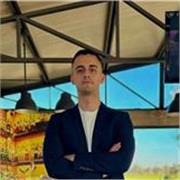 Sono un professionista con esperienza nello sviluppo della performance personale e professionale. Aiuto studenti e professionisti