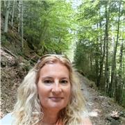 Doy clases particulares de inglés, sueco y serbio para niños, adolescentes y adultos. He trabajado como profesora de inglés en Suecia