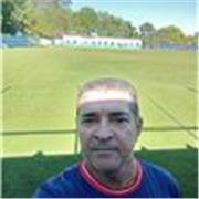 Olá me chamo mó Maurício sou professor de música e regente de bandas e fanfarras. Canto coral, violão e inst. De sopro e percussão