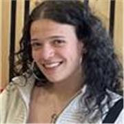 Profesora de ingles imparte clases a niños de cualquier edad