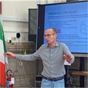 Laureato in Fisica impartisce lezioni di fisica e matematica per licei e scuole superiori