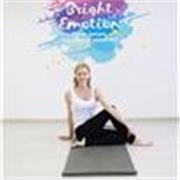 Yoga für Einsteiger und Geübte – auch geeignet für Menschen mit gesundheitlichen Einschränkungen.