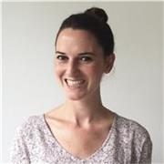 Französisch-Tutorin mit Erfahrung im Unterricht von Kindern aller Altersgruppen sowie individueller Förderung. 