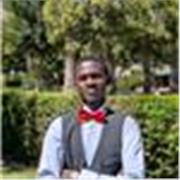 Hablante nativo de francés, escritor y autor de obras en francés. 