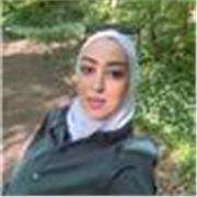 مدرسة لغة العربية أتقن اللغة بطلاقة كونها لغتي الأم،حاصلة على شهادة الأدبية التي ترتكز بشكل أساسي على اللغة العربية .
