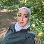 مدرسة لغة العربية أتقن اللغة بطلاقة كونها لغتي الأم،حاصلة على شهادة الأدبية التي ترتكز بشكل أساسي على اللغة العربية .