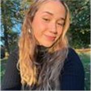 Estudiante que imparte clases de inglés, castellano y catalán, tanto presenciales como online.