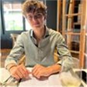 Graduado de 2o de Bachillerato, con nivel C1 de Inglés certificado.