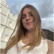 Me defino como una persona activa, dispuesta a dar todo de mi para ayudar a quien lo necesite.