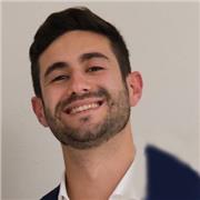 Sono un insegnante con certificazione C1 e offro lezioni di inglese personalizzate per adulti e studenti