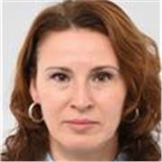Ich spreche sehr gut Englisch, habe es sowohl in der Schule und an der Universität als auch von Muttersprachlern gelernt. 