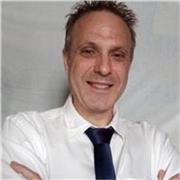 Máster/Doctorado por Filología Hispánica (especialidad Ciencias del
 Espectáculo) y Licenciado en Filología Inglesa por la Universidad de
 Sevilla, Facultad de Filología. Amplia experiencia en USA y Reino Unido. Ayudo a mejorar el idioma de forma práctica